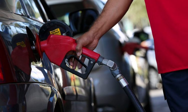 Petrobras aumenta preço da gasolina em 18,8% e do gás de cozinha em 16,1%
