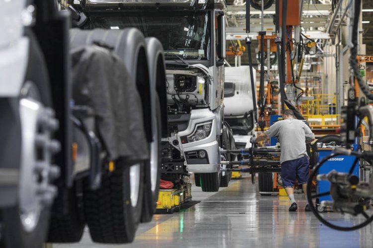 Crise de semicondutores faz Guedes estudar fabricação nacional