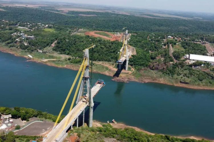 Obras da Ponte da Integração Brasil-Paraguai chegam a quase 80% de execução