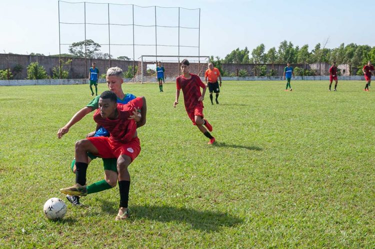 Clube paga R$ 10 mil de taxas e fica  apto para disputar competições oficiais