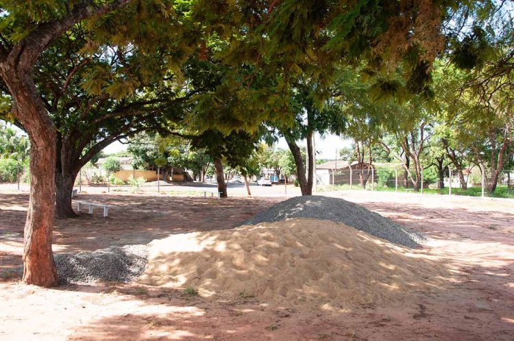 Moradores mantêm protesto contra a construção do ecoponto no Parque dos Ipês