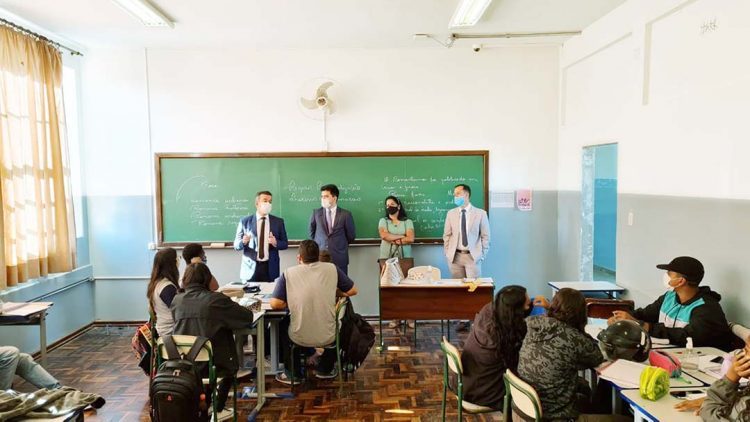 Estudantes de Paranavaí participam de debate sobre a importância do voto