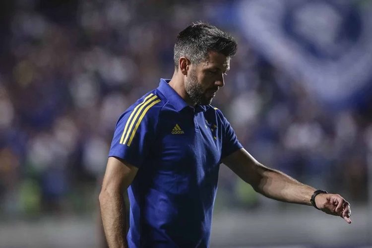 Pezzolano é punido com quatro jogos e desfalca Cruzeiro na final