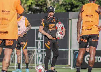 Corinthians que tem a bola já estava em prática antes de Vítor Pereira