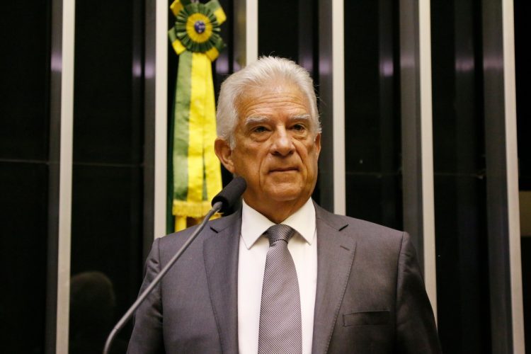 Rubens Bueno vota a favor de aporte para subsidiar tarifa gratuita de ônibus para idosos