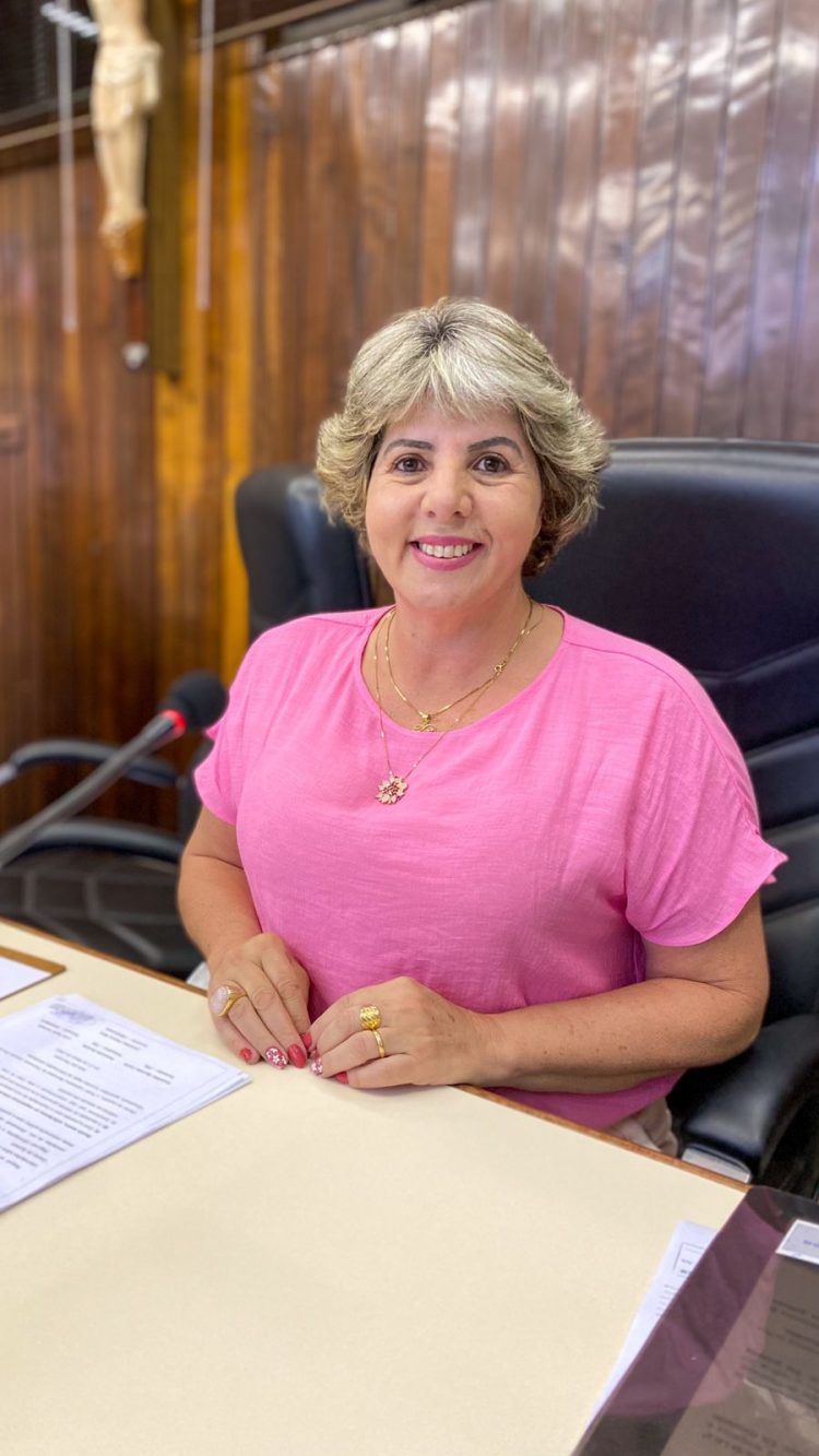 Vereadora recebe resposta de indicação sobre transporte público para alunos do Colégio Agrícola