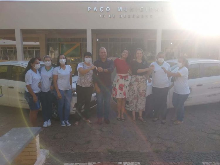 Prefeito entrega novos veículos para a Secretaria de Saúde