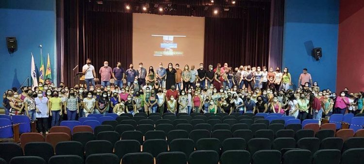 Prefeito anuncia reajuste de 33,24% no piso salarial dos professores da Rede Municipal