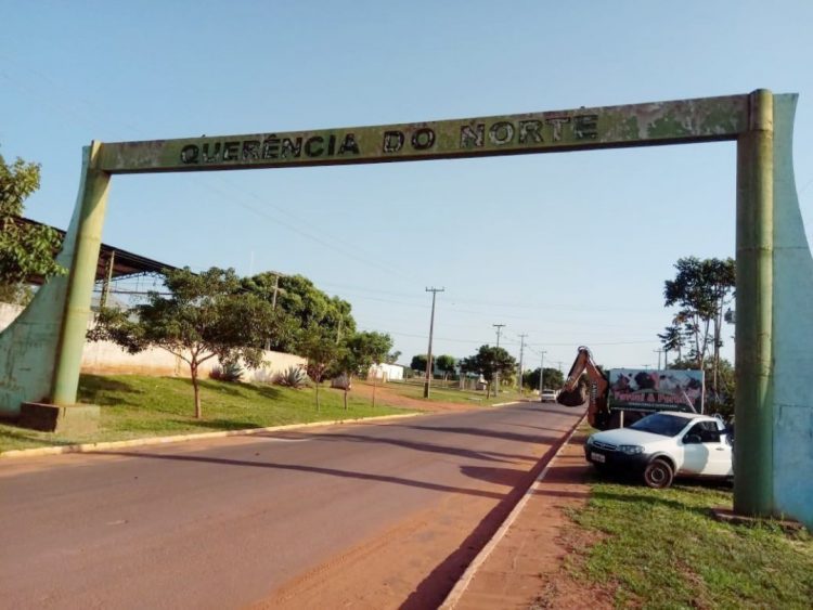 Prefeitura realiza reparos e pintura de portal turístico