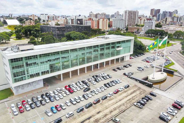 Governo propõe auxílio-alimentação de R$ 600  para mais 10,7 mil servidores efetivos