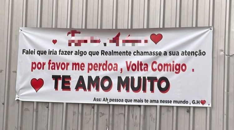 Faixa com pedido de desculpa e declaração de amor chama a atenção em Paranavaí