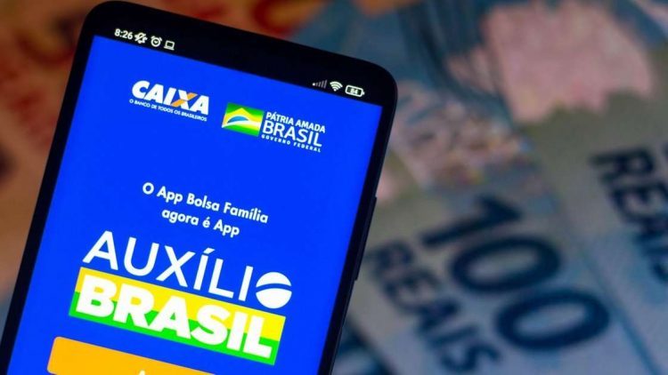 Auxílio Brasil paga R$ 400 a partir desta sexta