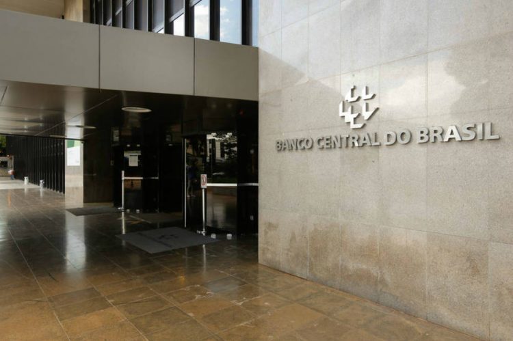 Greve de servidores do BC continua, e governo marca reunião para terça