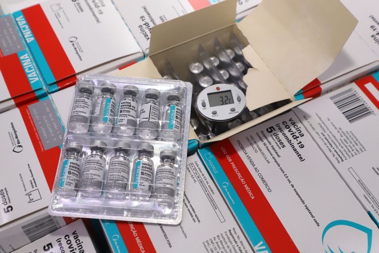 Mais 59,7 mil vacinas contra a Covid-19 chegam ao Paraná