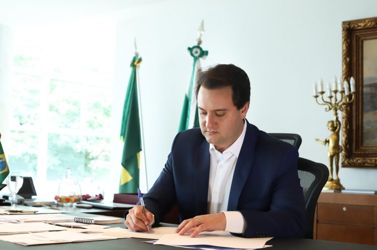 Governador sanciona pacote com alterações na carreira dos servidores estaduais