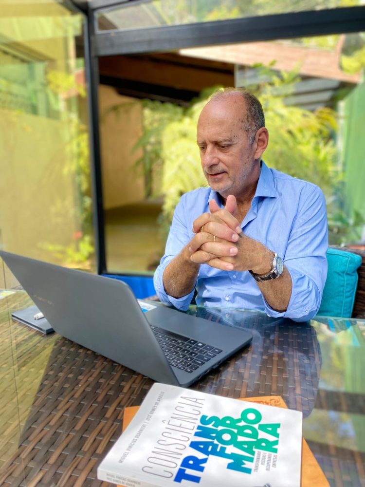 Livro ensina gestores a gerarem lucros nos  negócios e evitarem o declínio de empresas