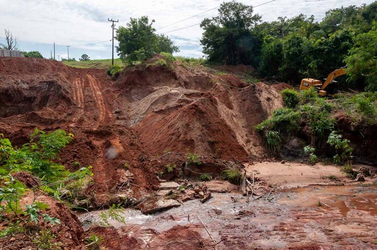 Obras de drenagem e pavimentação na Rua Rio Grande do Sul já estão em andamento