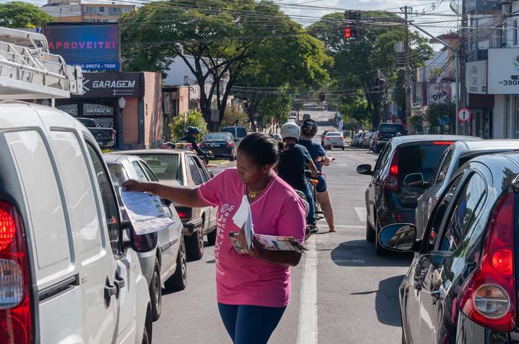 Santa Casa faz panfletagem e pede apoio da comunidade