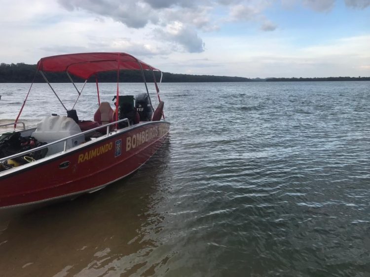 Bombeiros fazem buscas por banhista que se afogou em Porto Rico