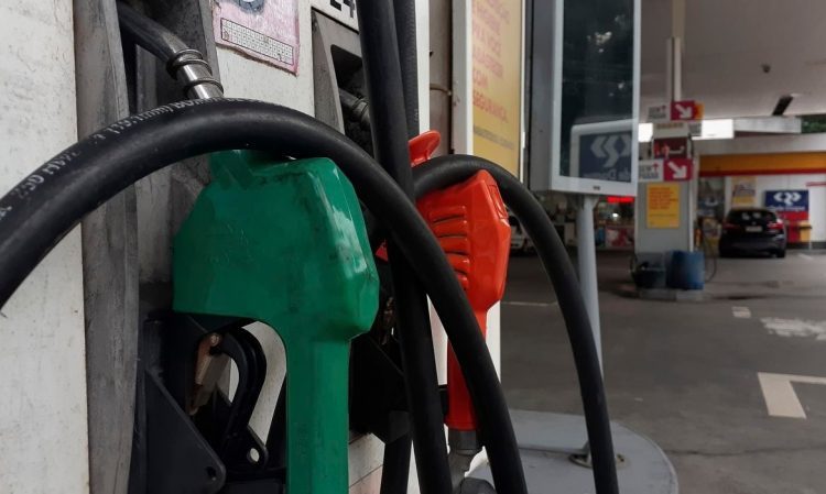 Preço da gasolina chega a R$ 7,27  e é o mais alto registrado pela ANP