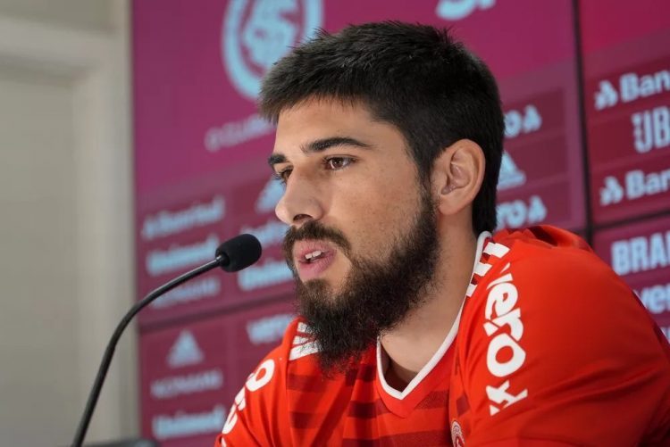 Preço alto veta compra e Inter prepara devolução de uruguaio ao Corinthians