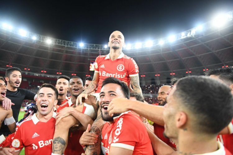 Agora ex jogador, D’Alessandro vai seguir  no Brasil e ainda não sabe o que fará