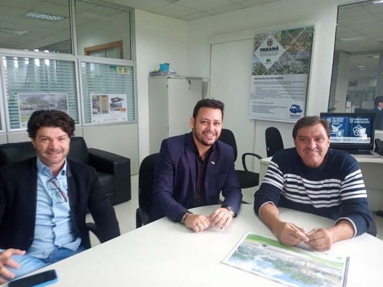 Prefeito Alex Fernandes participa de reunião na SEDU