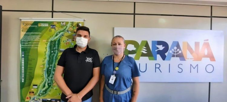 Diretor participa de reunião na sede do Paraná Turismo