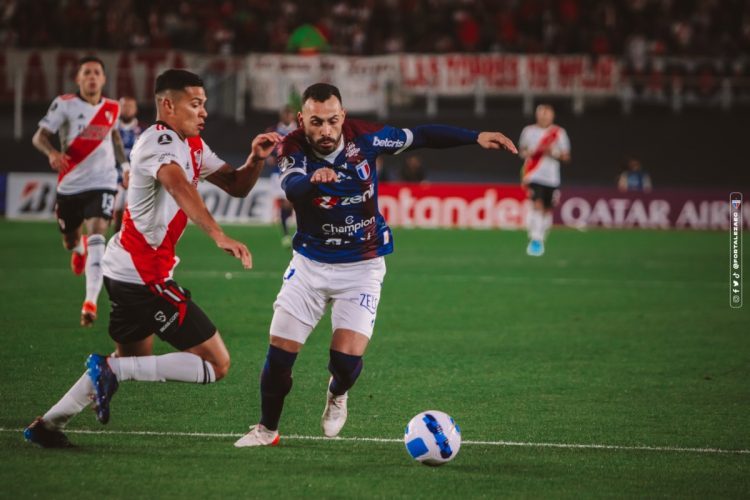 Conmebol analisa racismo em River  e Fortaleza e deve multar argentinos