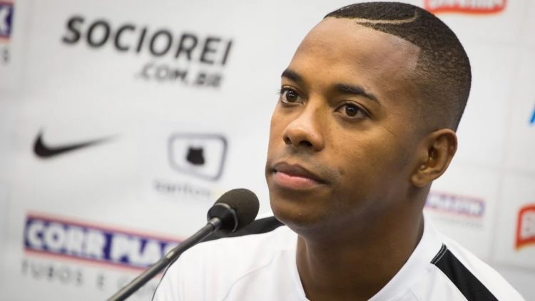 Pedido de prisão não foi feito porque PF não localizou Robinho