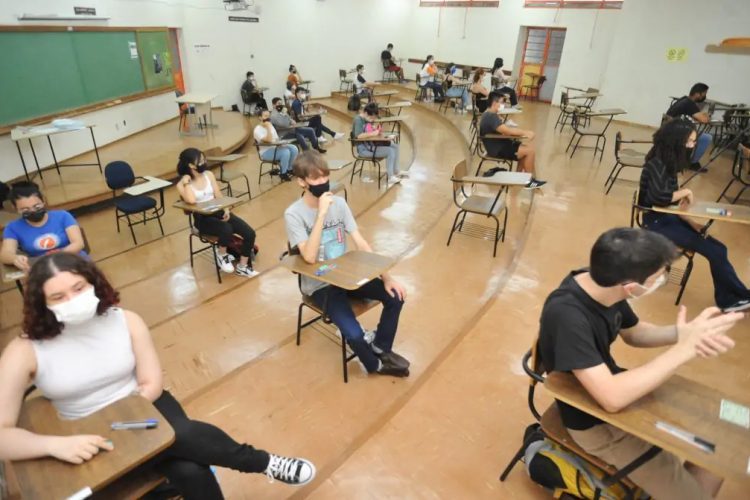 UEL divulga resultado de Vestibular 2022 nesta terça (19)