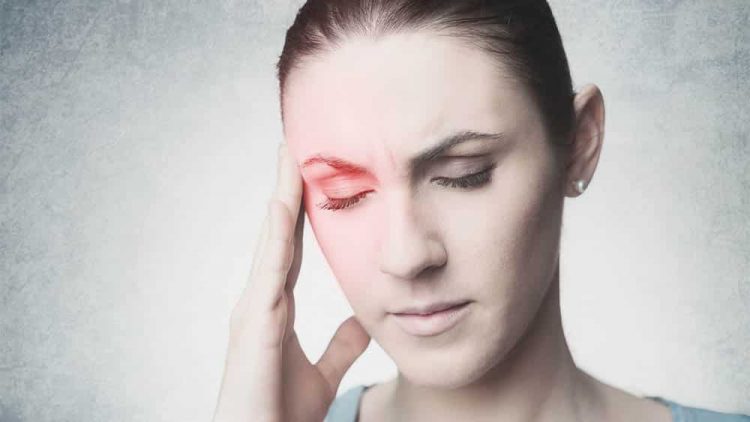 Enxaqueca requer tratamento médico, alerta neurologista