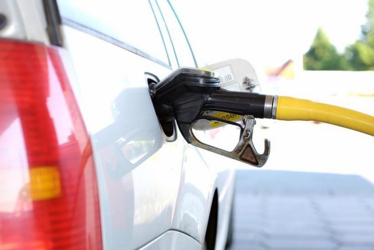 Justiça libera posto para trabalhar sem frentista