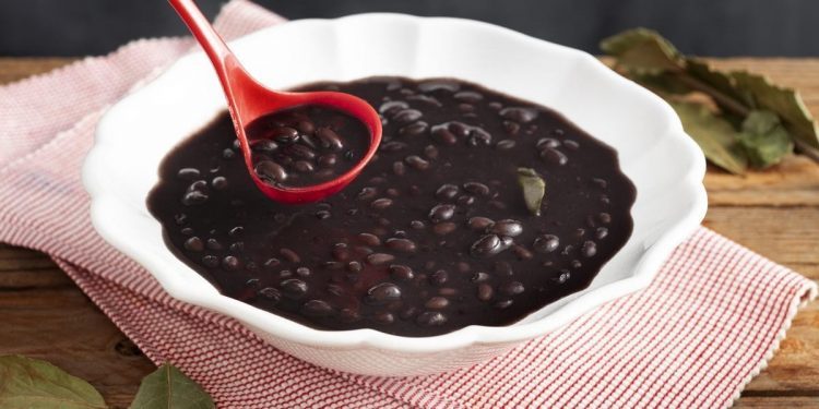 Produção de feijão-preto supera consumo  em pelo menos 100 mil toneladas