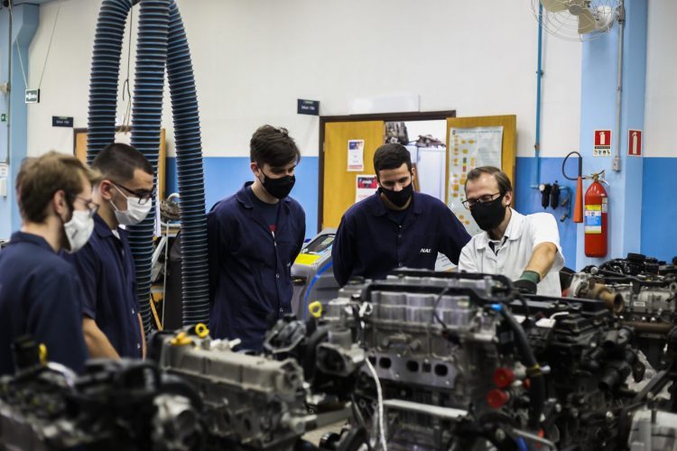 Mercado de reparação automotiva está aquecido e em busca de novos profissionais