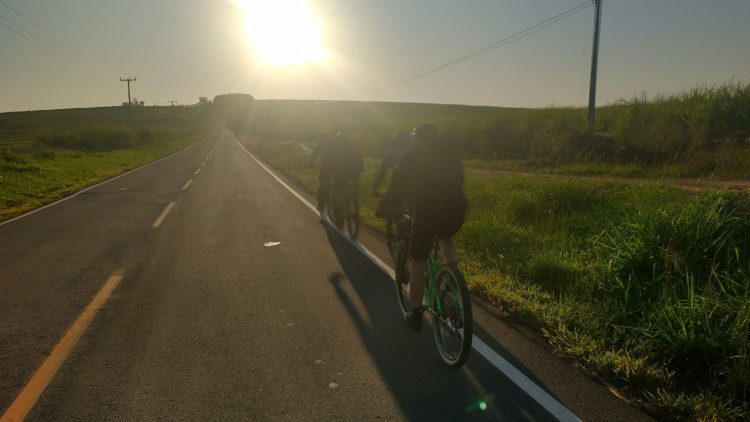 Acidente deixa ciclistas feridos em Nova Aliança do Ivaí