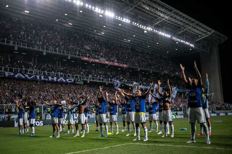 Sob olhares de Ronaldo, Cruzeiro vence Remo nos pênaltis e avança