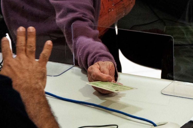 Termina o prazo para regularizar o título e eleitores agora só podem solicitar a segunda via do documento