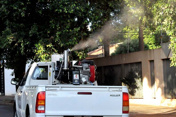 Com quase 700 casos positivos de dengue,  Paranavaí inicia uso do carro fumacê