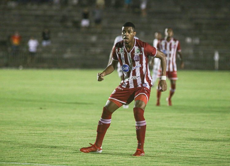 Paranavaiense Juninho marca seu primeiro gol pelo Náutico