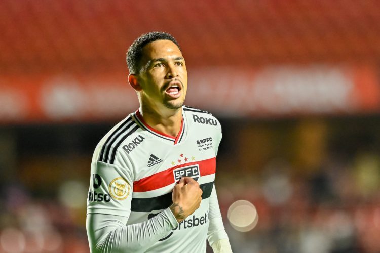 Vice-artilheiro do São Paulo, Luciano cresce na disputa por companhia de Calleri