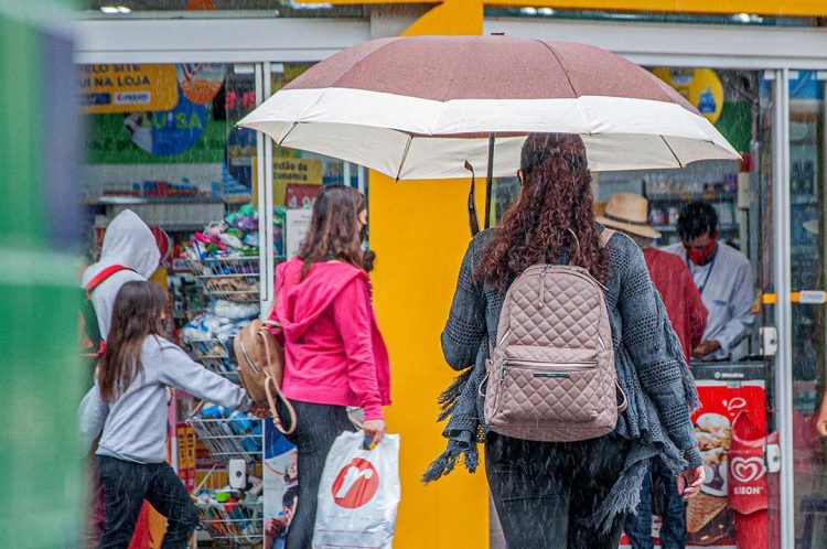 Simepar prevê final de semana frio e chuvoso