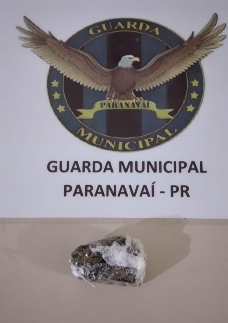 Homem é detido com porção de maconha na Rua Pernambuco