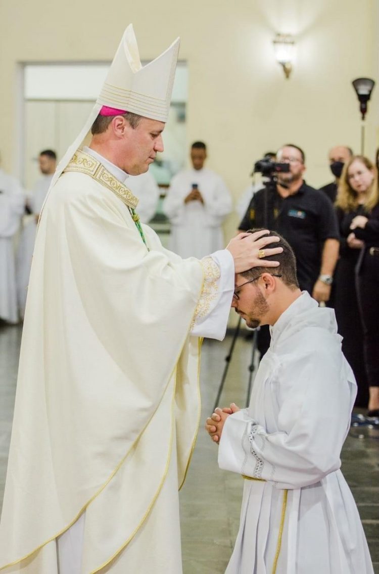 Pedro Antônio Jr. é empossado diácono transitório em Paranavaí