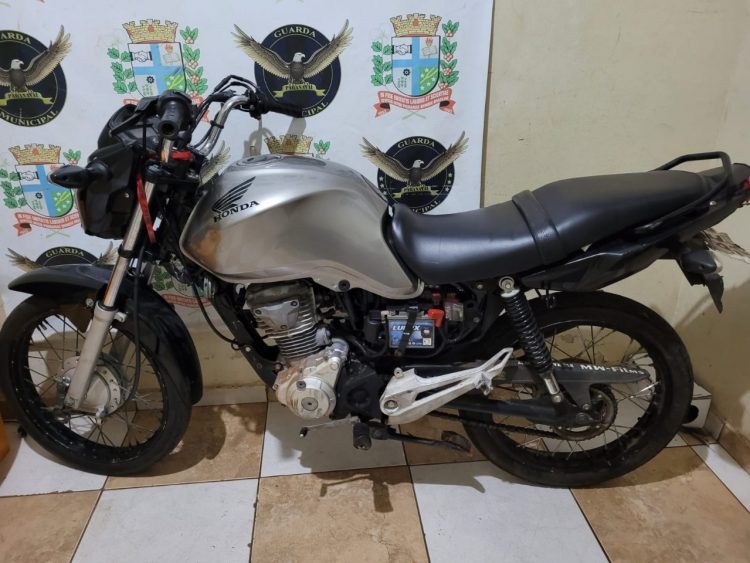 GM apreende motocicleta usada para “empinar” com placa danificada