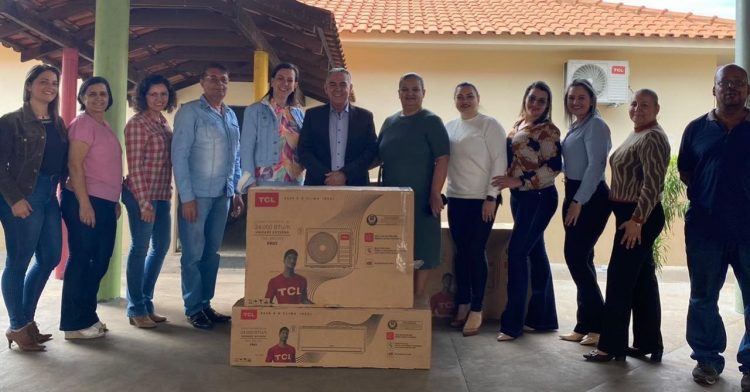 Município adquire 12 aparelhos de  ar-condicionado para a Escola Alvehy Alves de Assis