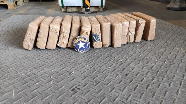 Receita Federal realiza duas apreensões de cocaína