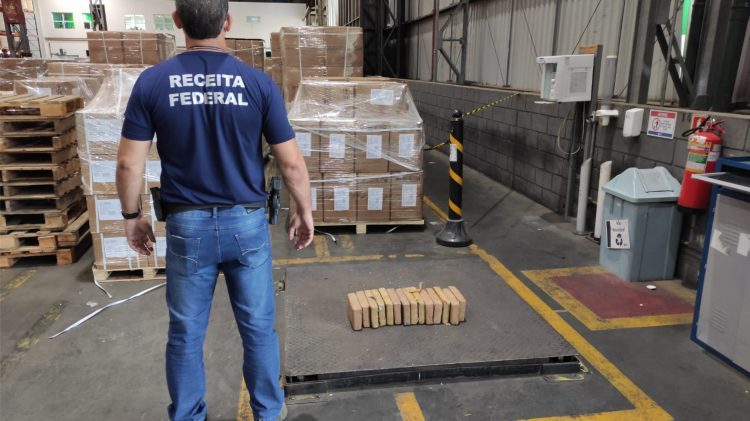 Receita Federal apreende 15,5 kg de cocaína