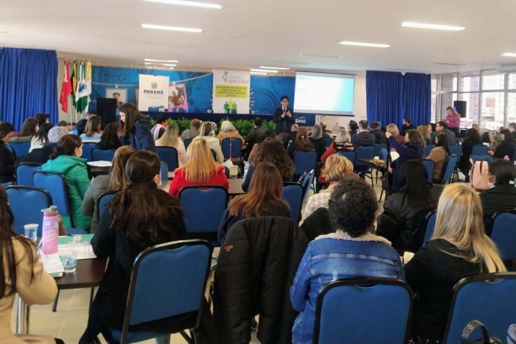 Profissionais da Educação fazem  treinamento para coleta de dados