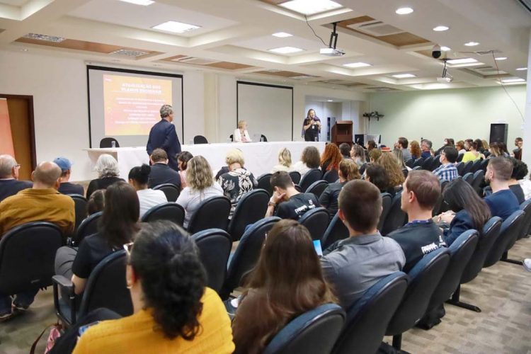 Governo entrega planos operacionais para 15 regiões turísticas do Paraná